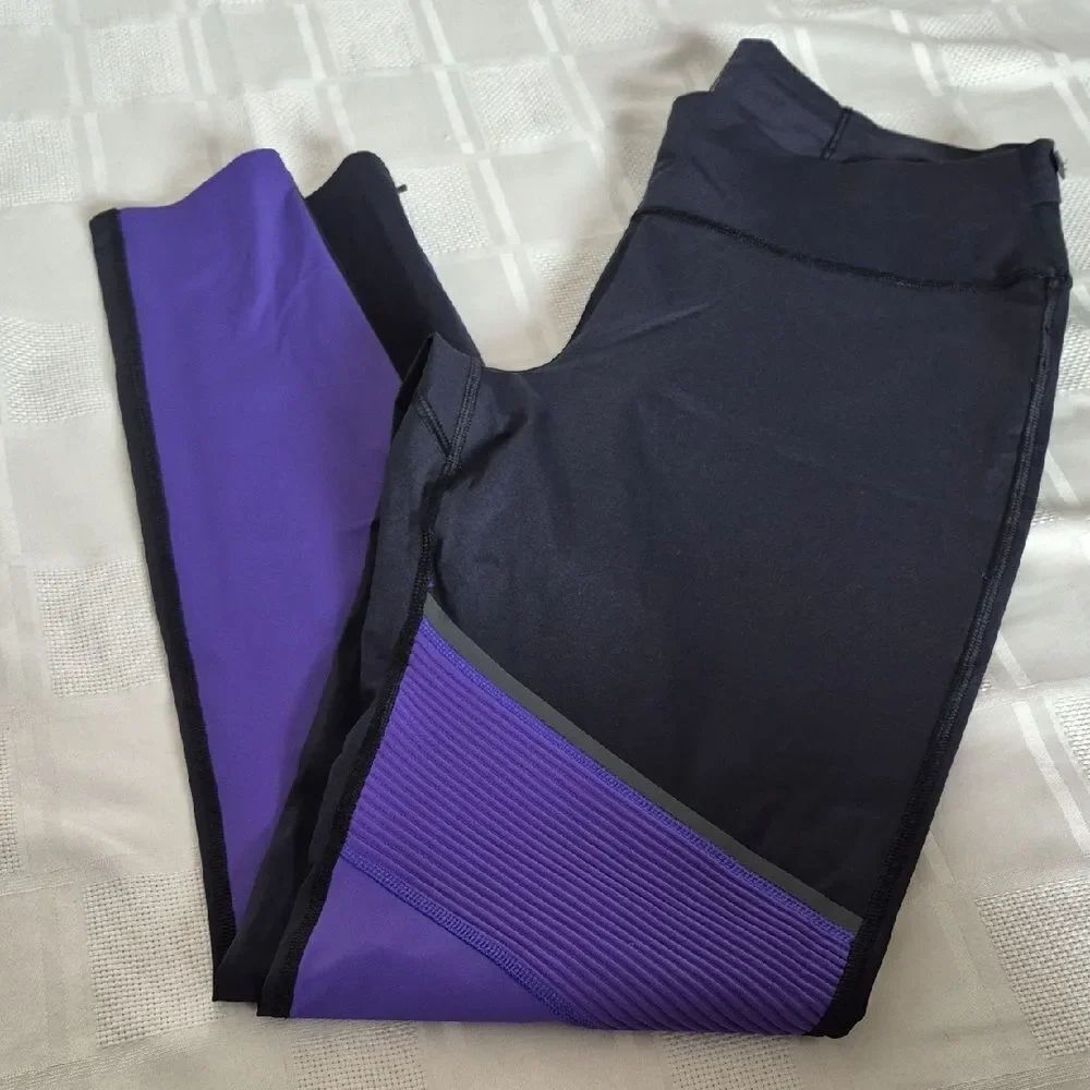 On Running Women's Black & Purple Tights Long - Picture 10 of 16